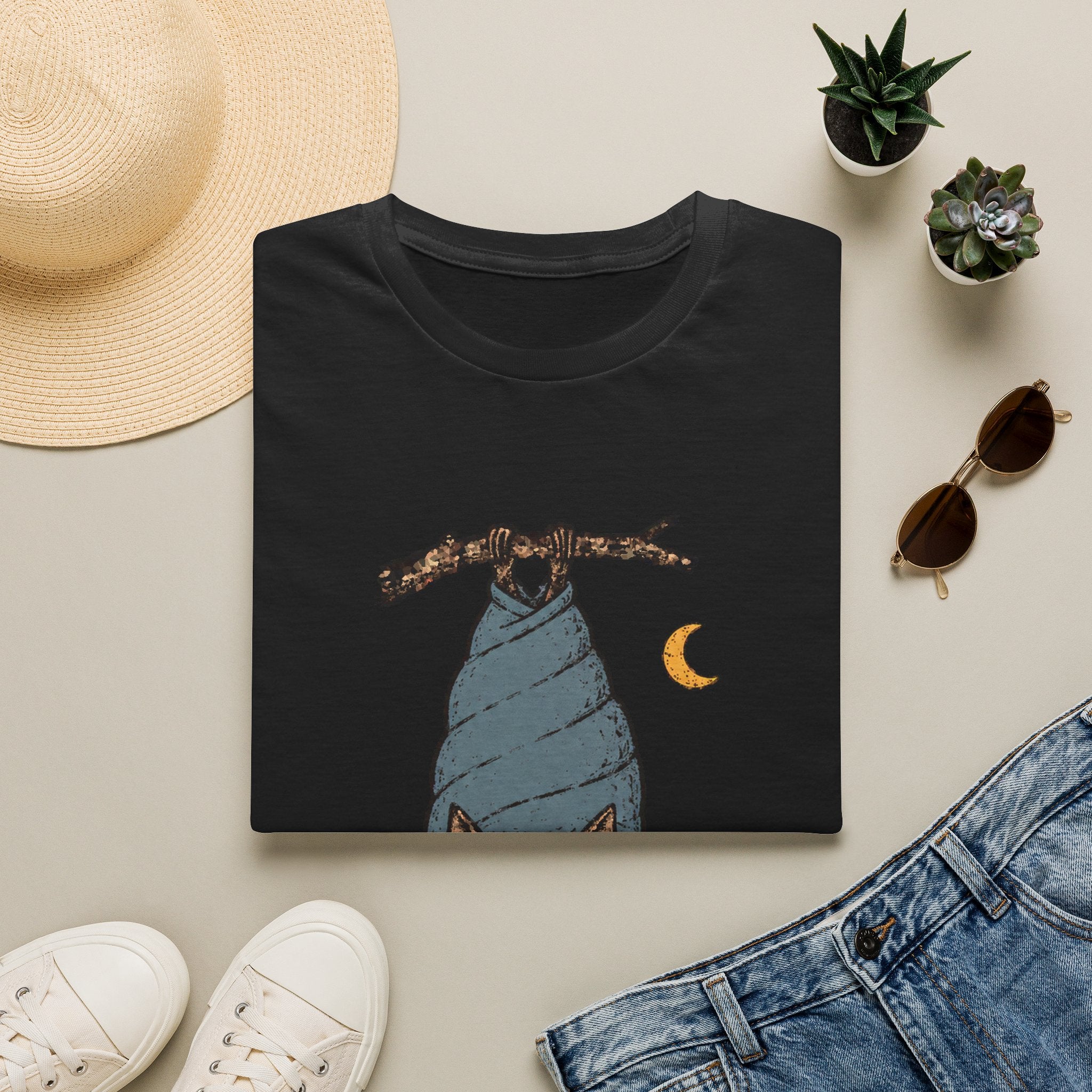 Fledermaus im Schlafsack – Gemütliche Nachtschicht T-Shirt