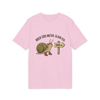 (Un)entschlossene Wanderschnecke T-shirt