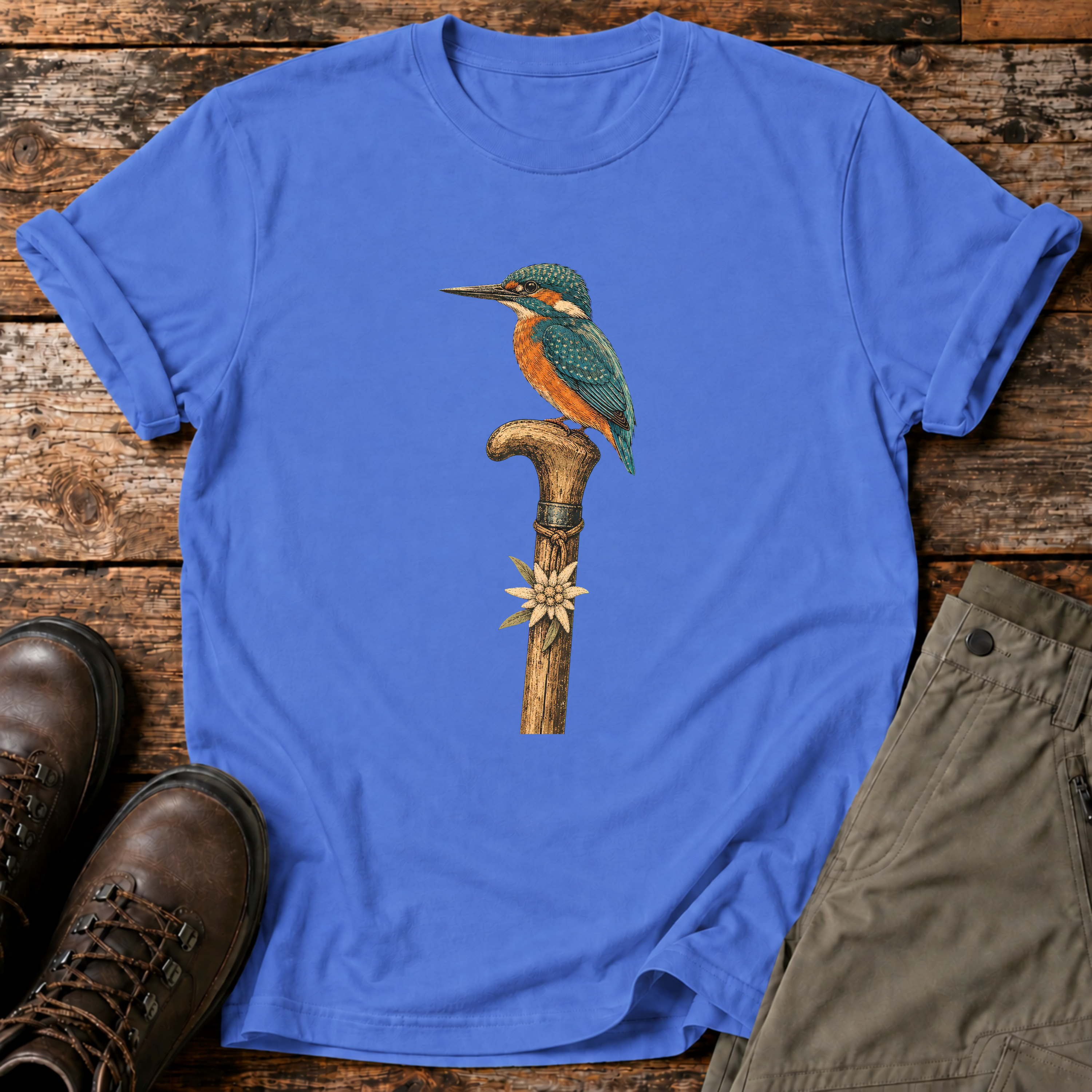 Eisvogel auf Wanderstock T-shirt