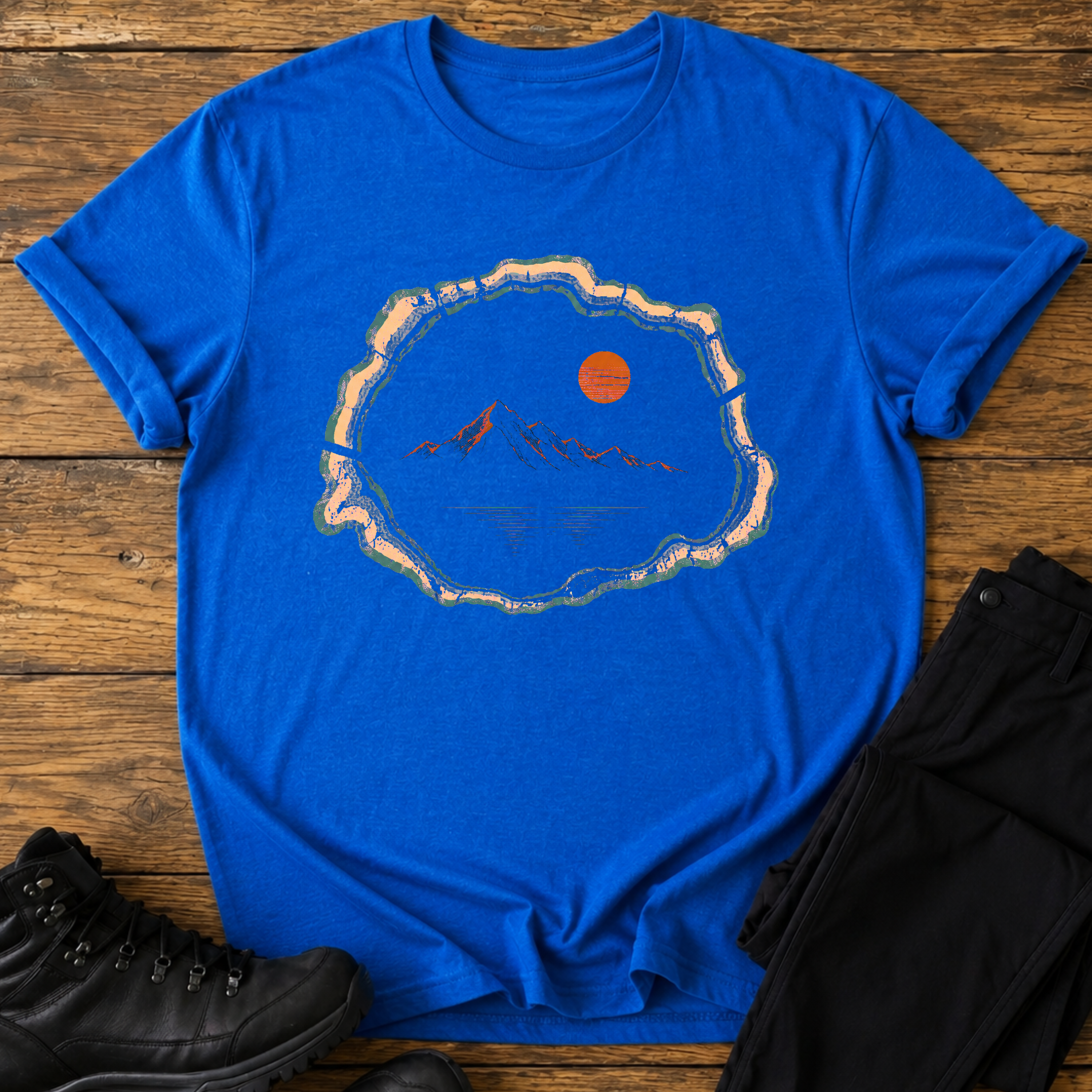 Landschaft im Baumstamm T-Shirt