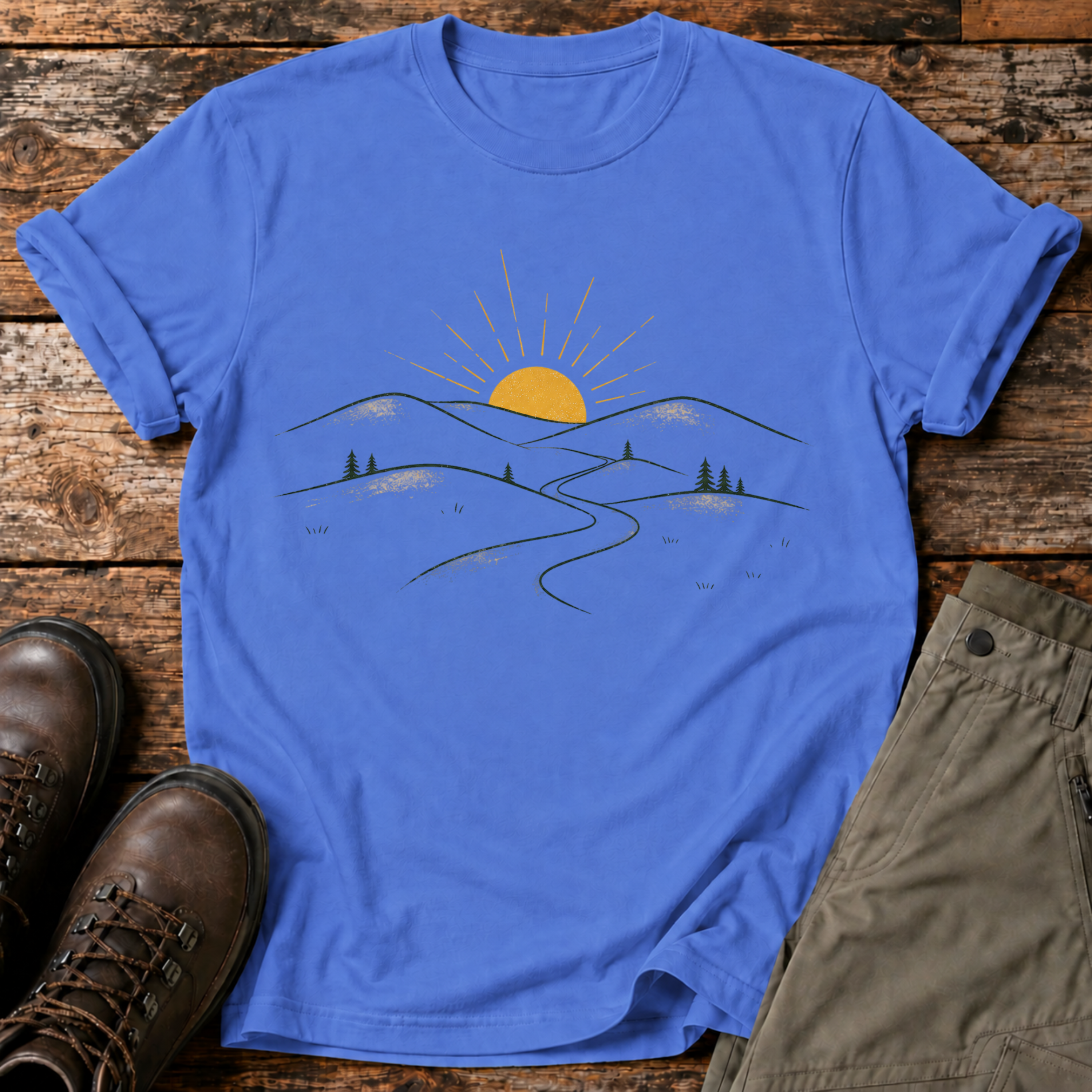 Sonnenaufgang über den Hügeln T-shirt