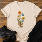 Alpenblumen-Strauß mit Schnürsenkel T-Shirt