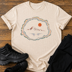 Landschaft im Baumstamm T-Shirt
