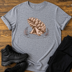 Zelt unter Tannenzapfen T-Shirt