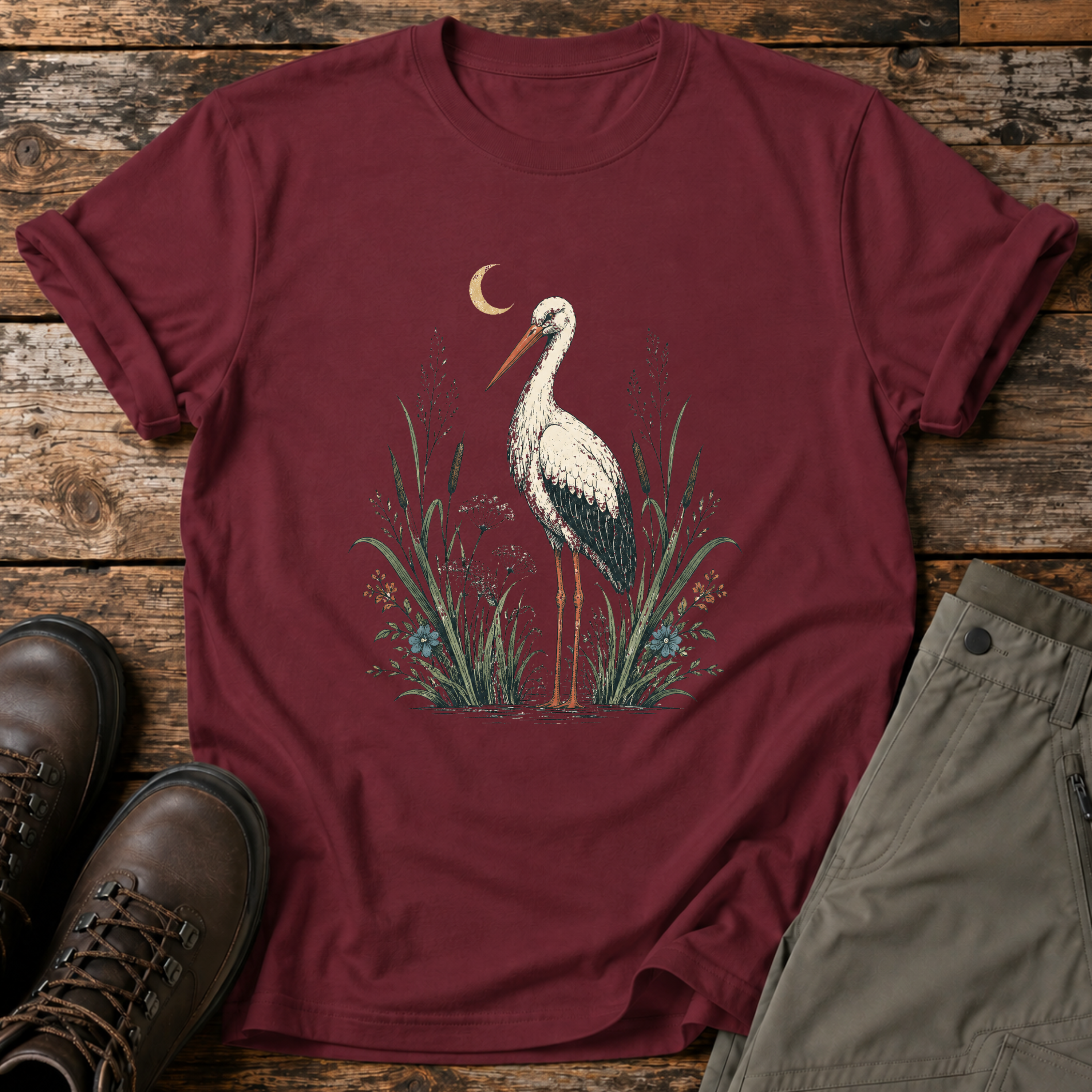 Storch im Schilf bei Nacht T-shirt