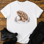 Zelt unter Tannenzapfen T-Shirt
