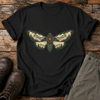 Motte in der Berglandschaft T-shirt