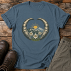 Steinbock-Hörner mit Edelweiß T-shirt