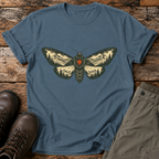 Motte in der Berglandschaft T-shirt