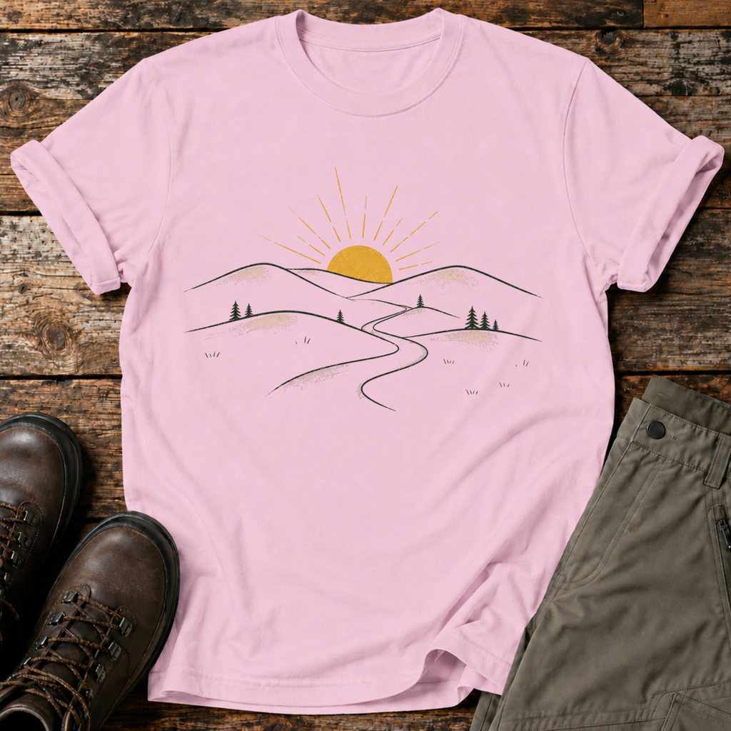 Sonnenaufgang über den Hügeln T-shirt